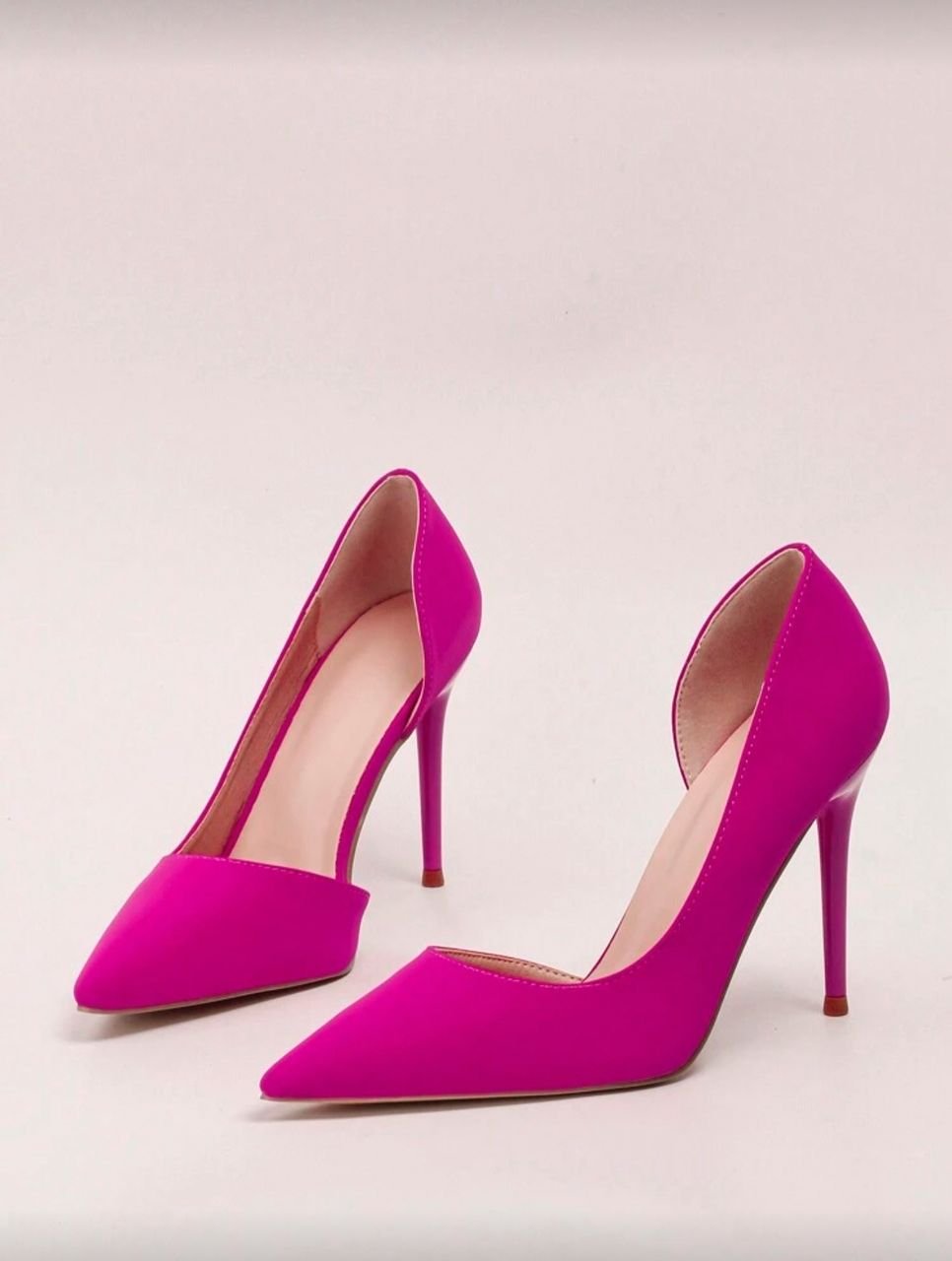 Pointed fashionable heels